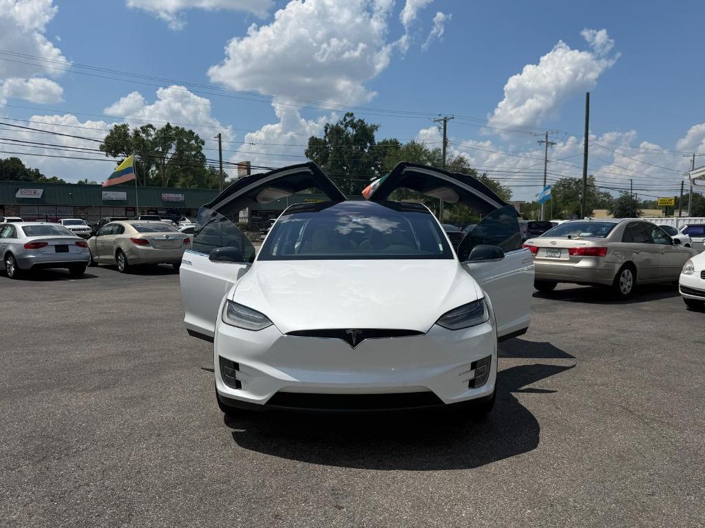 2019 Tesla Model X Long Range's photo