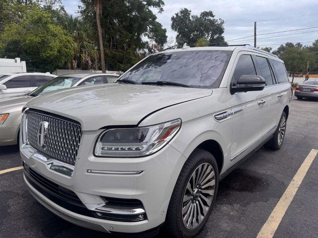 2019 Lincoln Navigator Reserve's photo